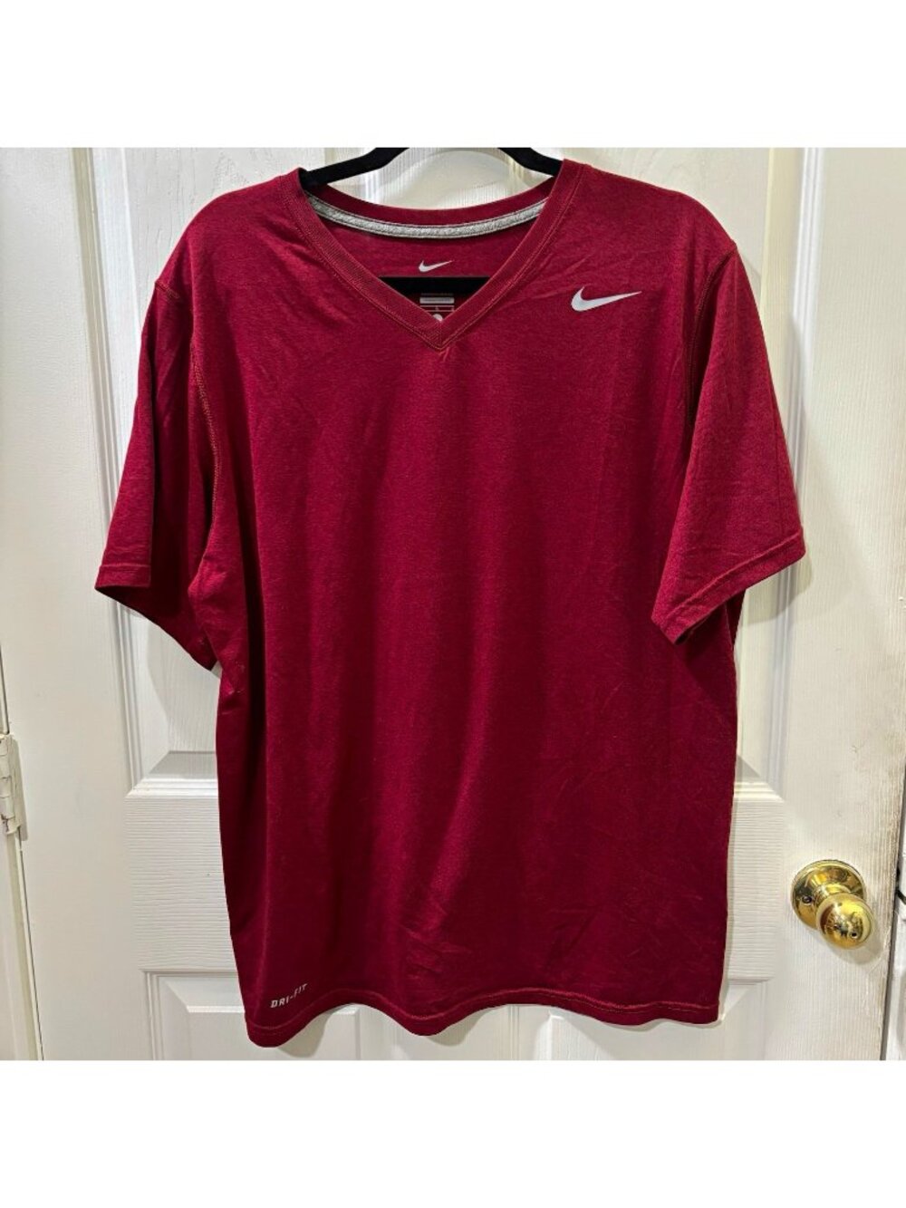 Nike Dri-FIT Moisture Wicking V-Neck Short Sleeve T-Shirt Red Men L